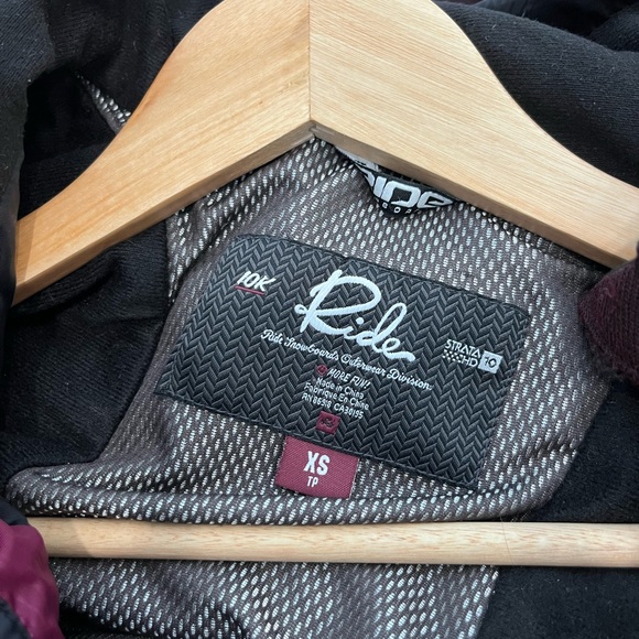 Ride Snowboards Women’s ski/snowboard jacket - Picture 2 of 3